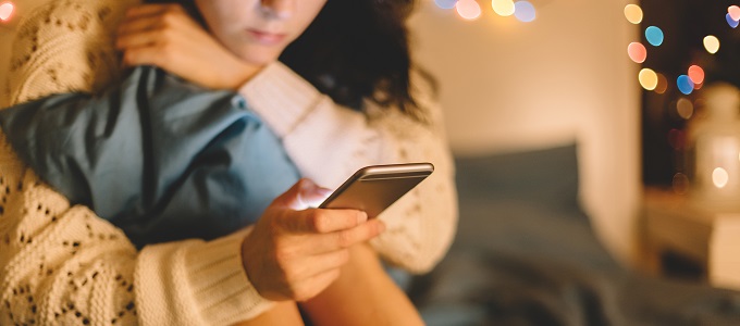 Elfordulnak az okostelefonoktól a fiatalok