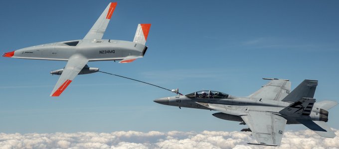 Elõször töltött fel egy drón egy harci repülõgépet