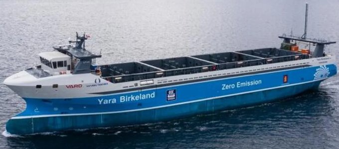 Munkába állt az elsõ autonóm konténerszállító hajó