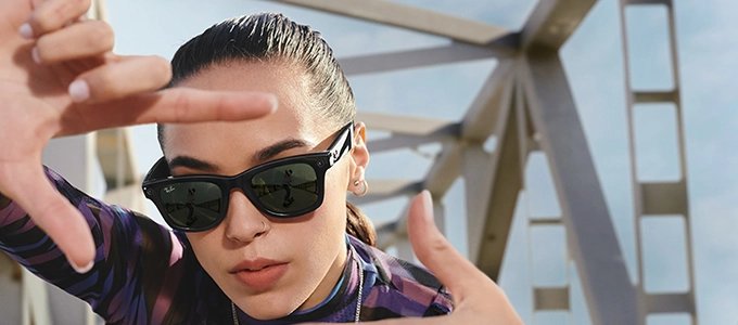 Elérhetõ a Facebook elsõ okosszemüvege