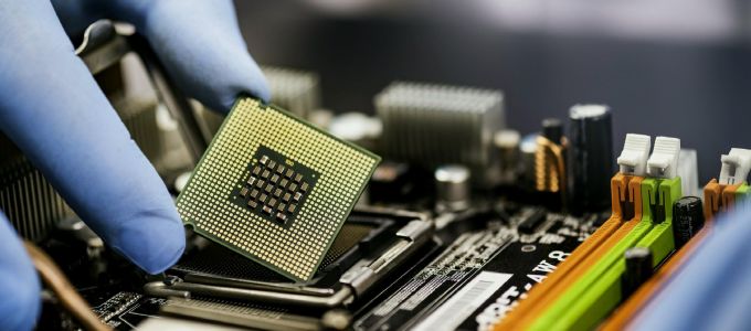 Komoly tervei vannak Európával az Intelnek