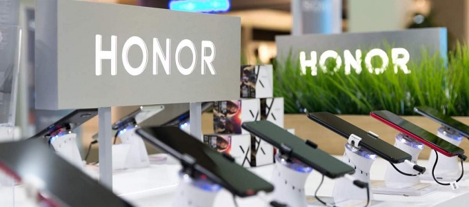 Jön a Honor elsõ hajlítható telefonja