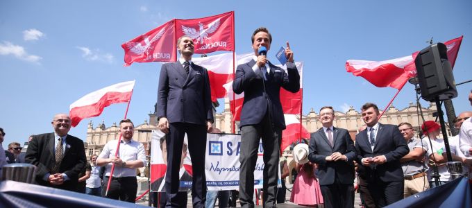 Covid-tagadás miatt törölték egy lengyel párt Facebook fiókját, hatalmas a botrány