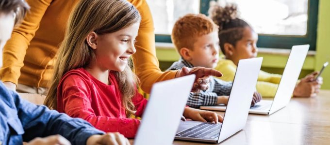 Svédország úttörõ az iskolák digitalizálásában