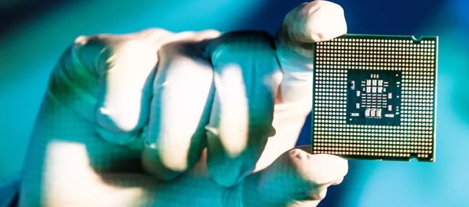 Kénytelen lelassítani chipjeit Kína