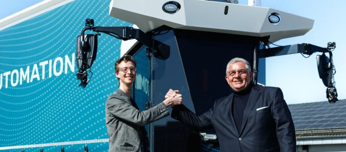 Néhány éven belül irodai munka lehet a teherautók vezetése