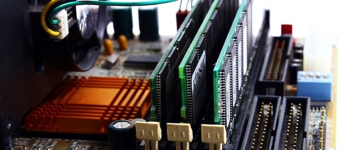 Fokozatosan olcsóbb lesz a DDR-memória