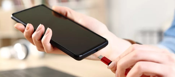 2024-tõl lesz egységes európai töltõszabvány