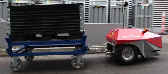 Kilépnek a gyárkapukon a robotok