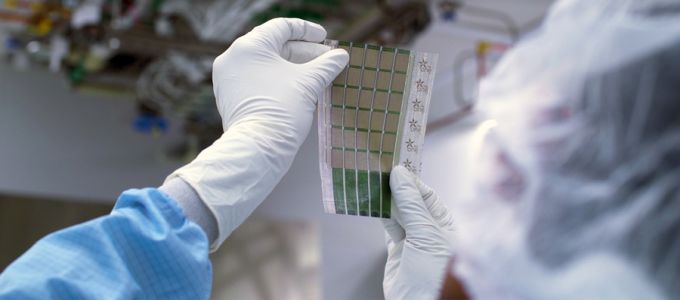 Papírvékonyságú egy új kinyomtatható napelem