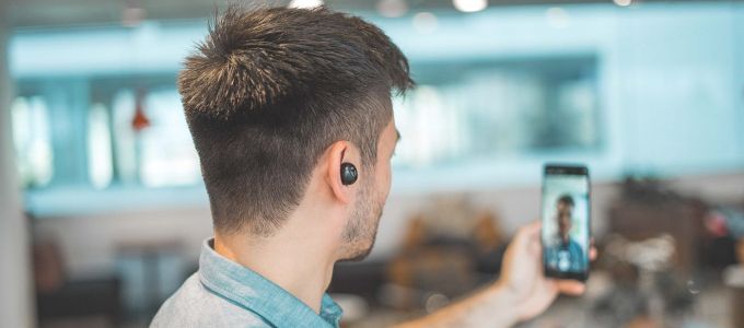 Nagyon buta a mobiltelefonok arcfelismerõ-algoritmusa