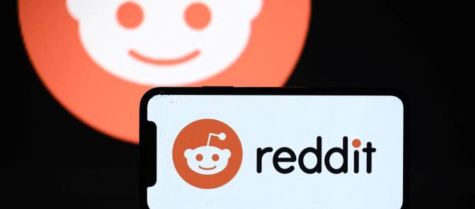A Reddit lecseréli azokat a moderátorokat, akik nem hajlandók megnyitni a topikjukat