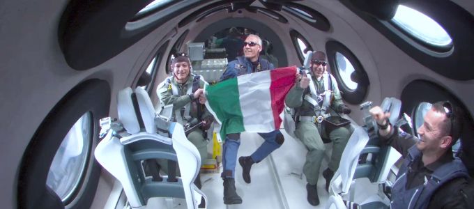 Végrehajtotta elsõ kereskedelmi útját a Virgin Galactic