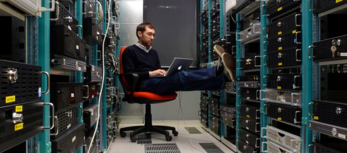 Hiány van éjszakázó szerver­adminokból