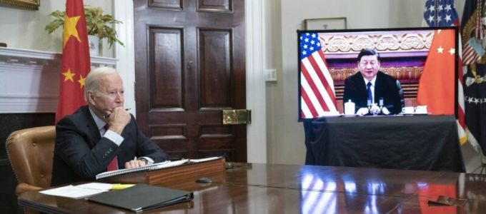 Megtiltja a kínai tech-szektorba való befektetést az USA