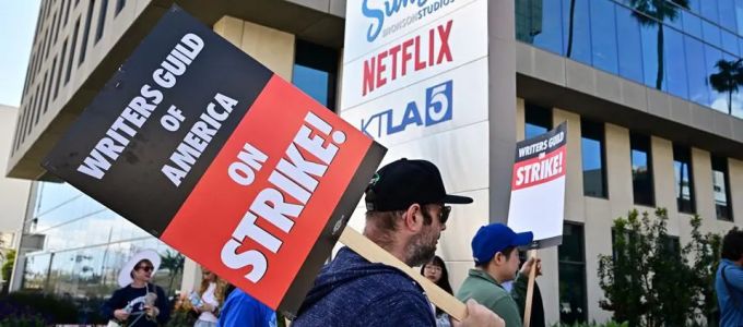 A forgatókönyvírók fizetésemelésével érhet véget a hollywoodi sztrájk