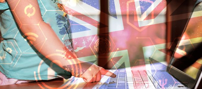 III. Károly király aláírta a brit online biztonsági törvényt