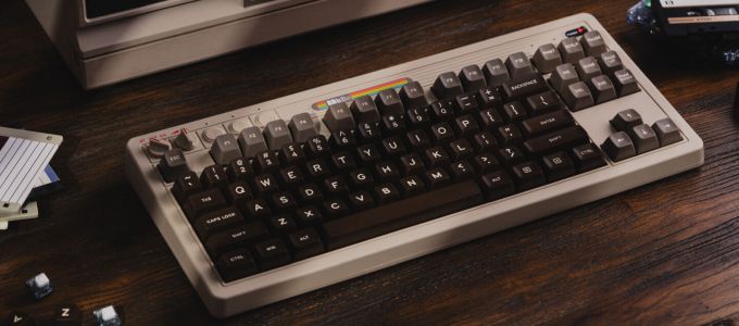 Commodore 64-et másoló vezeték nélküli mechanikus billentyûzet jelent meg