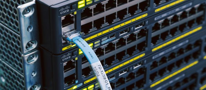 6000 embert épít le a Cisco Systems