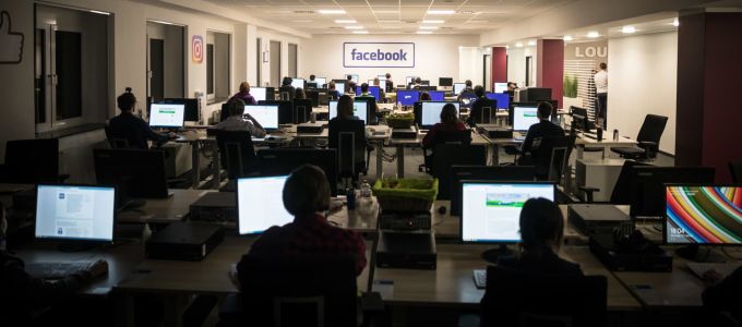 29 barcelonai Facebook-moderátor beperelte a Metát