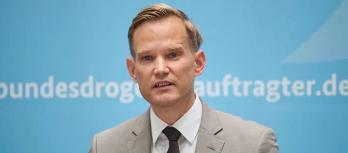 Németország korhatárt szabna, de ellenzi a mobiltelefonok betiltását