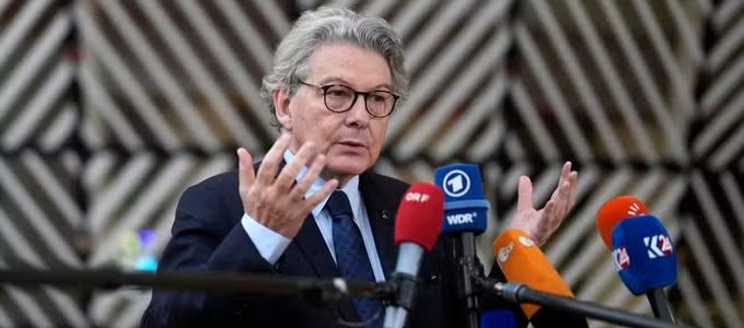 A Bizottság szerint "abszurdak" az EU technológiai törvényeivel szembeni amerikai cenzúra-támadások