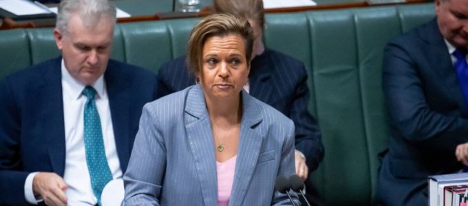 Minden ausztrál közösségi média felhasználónak igazolnia kell a korát