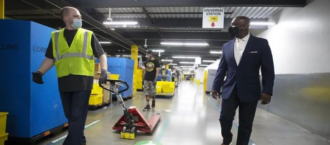 Akár 30 000 irodai dolgozót is elbocsáthat az Amazon