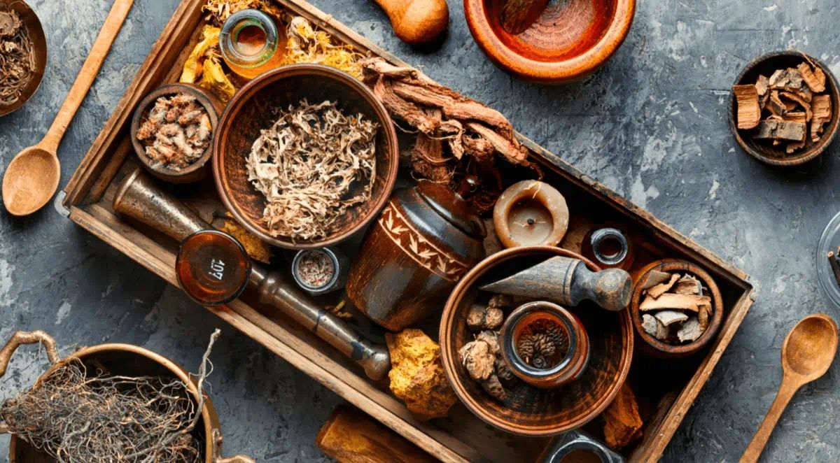 Kína megpróbálja egyesíteni a hagyományos orvoslást a modernitással