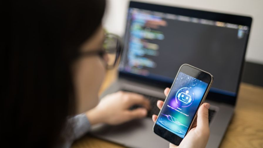 Míg a közösségi média polarizál, addig az MI csökkenti a megosztottságot