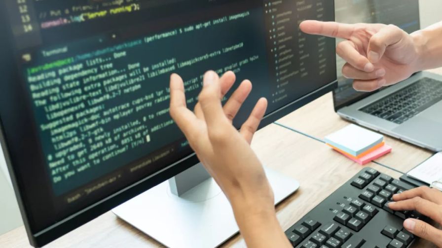 Miért építik le munkavállalóikat az informatikai cégek?