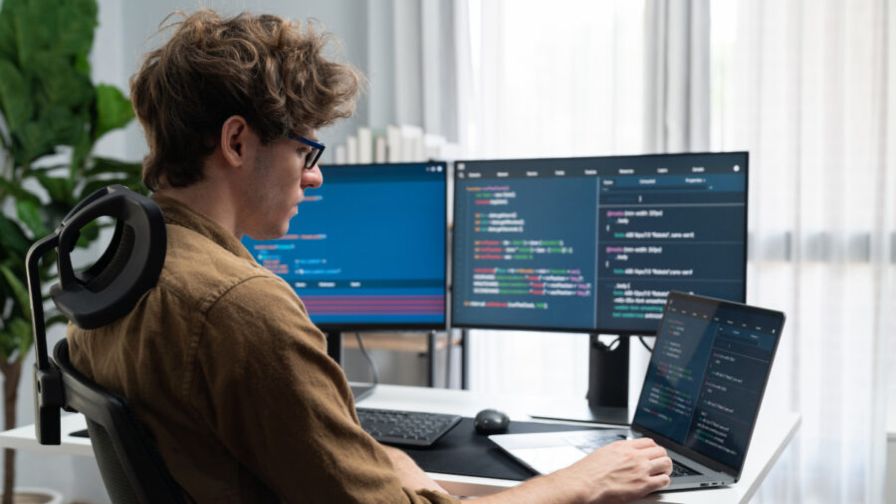 A programozók szerint a mesterséges intelligencia lassan leépíti a szakmai tudásukat