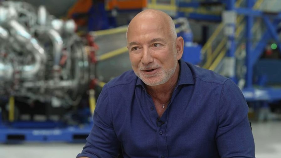 Jeff Bezos egy "általános MI mérnököt" akar létrehozni