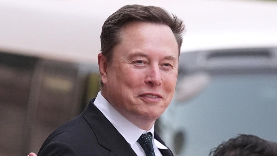 Elon Musk lett a világ elsõ ezermilliárdosa