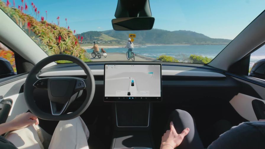 A kínai sofõrök mûanyag fejekkel játsszák ki a Tesla Autopilot biztonsági ellenõrzését