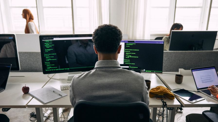 A tokenköltségek megugrása miatt egyre több vállalat fordul a DeepSeek és a nyílt forráskódú MI felé