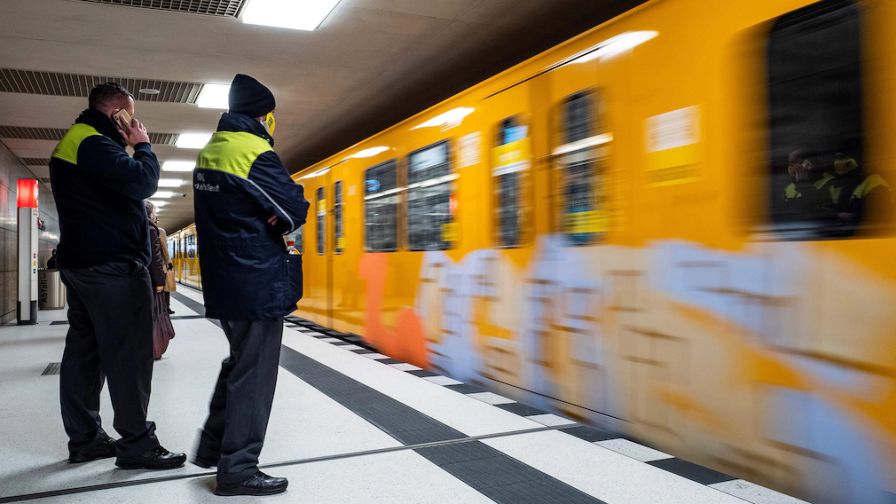 Berlinben villámgyorsan terjed a jegyellenõröket jelzõ alkalmazás