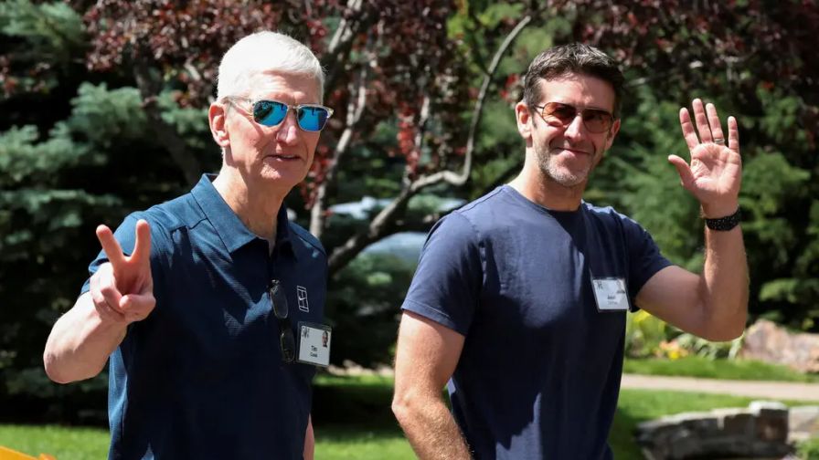 Mától nem Tim Cook, hanem John Ternus az Apple vezérigazgatója