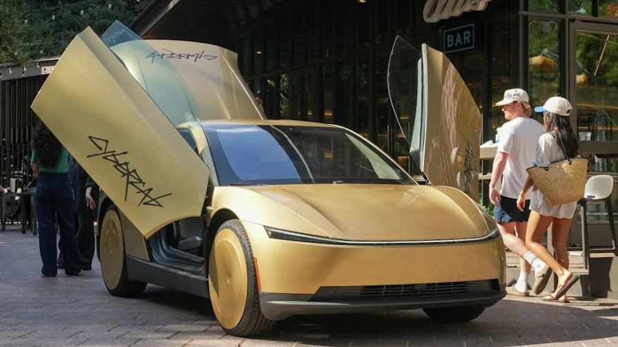 A Tesla nem egyedül építené ki a Cybercab robotaxihálózatát
