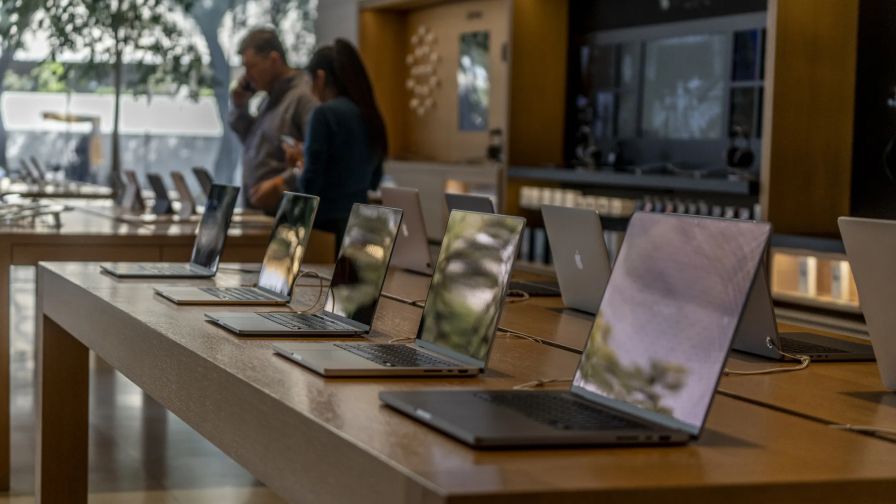 Történelmi visszaesés sújtja a PC-piacot