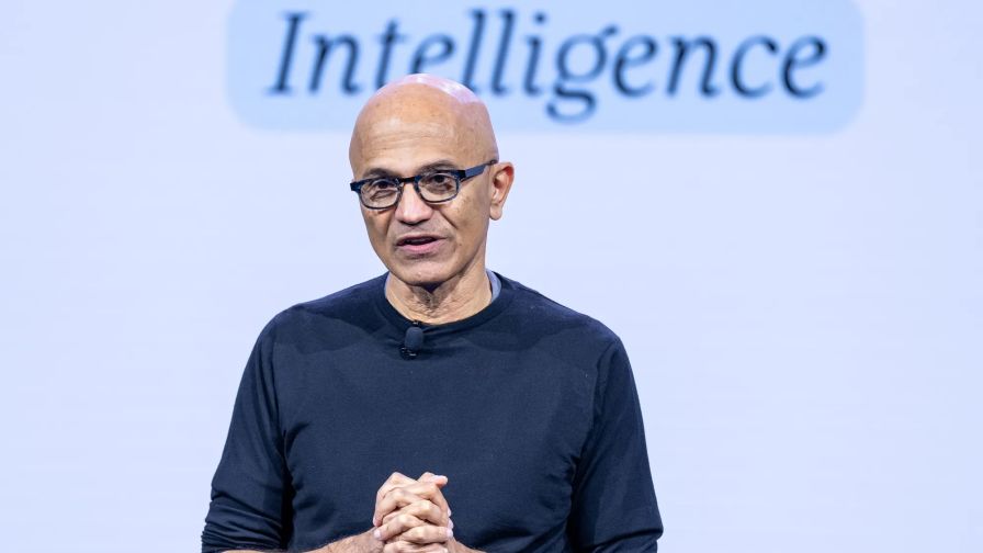 Satya Nadella szerint vészfékre van szükség az MI-modelleknél