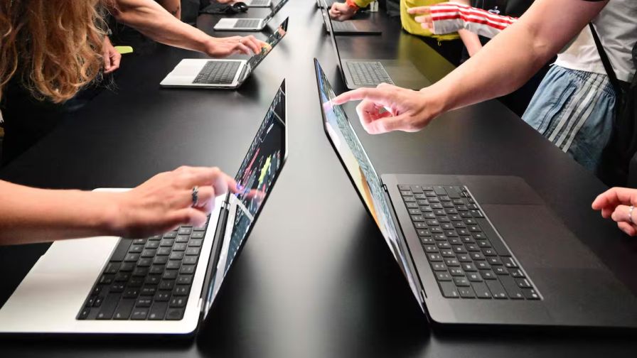 Az Apple bemutatta az első érintőképernyős MacBook Prót OLED kijelzővel